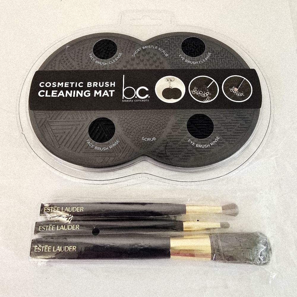 Estée Lauder Cosmetic Brush Set with Cleaning Mat - Picture 2 of 6